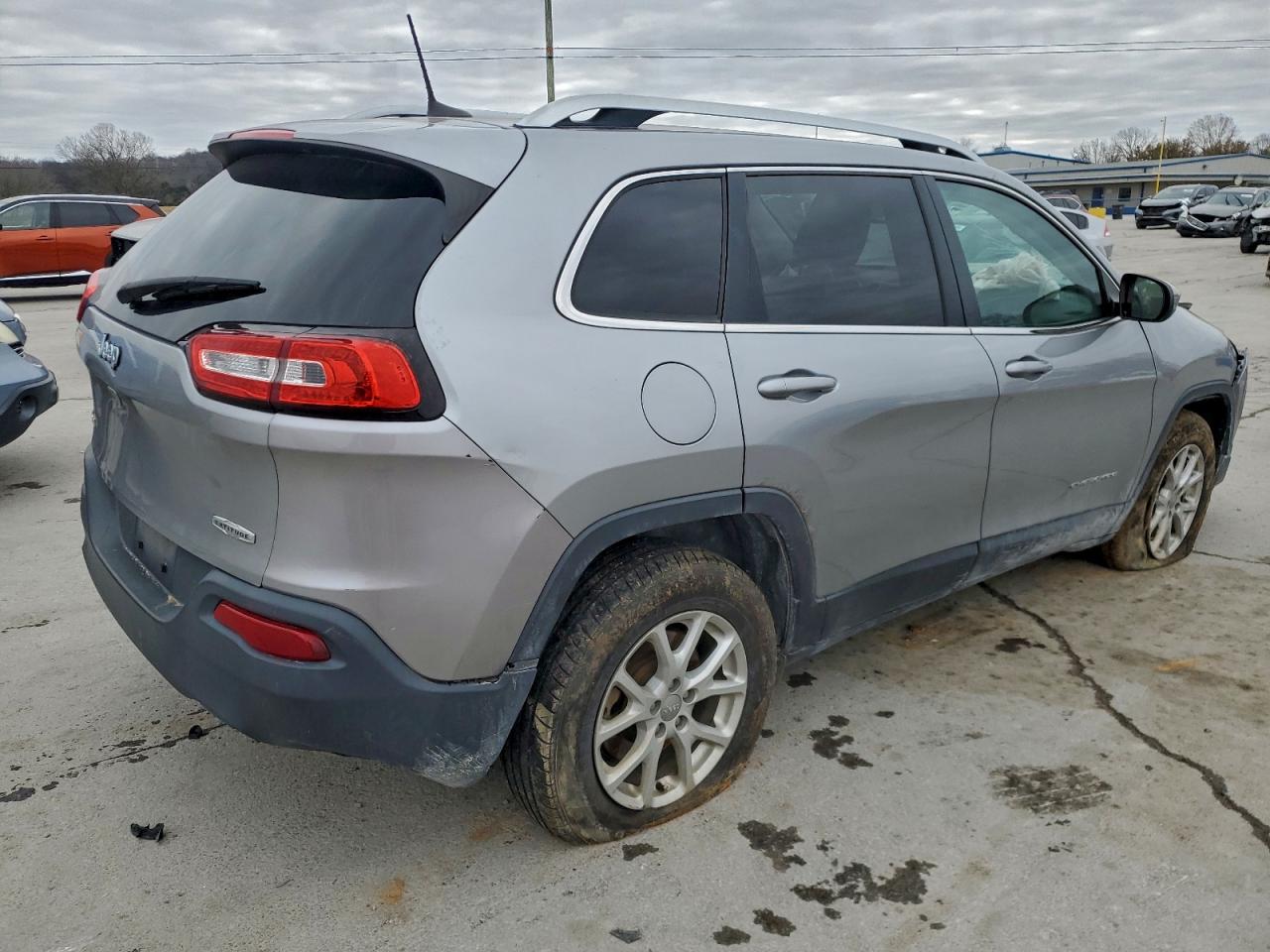 2017 JEEP CHEROKEE LATITUDE photo 3