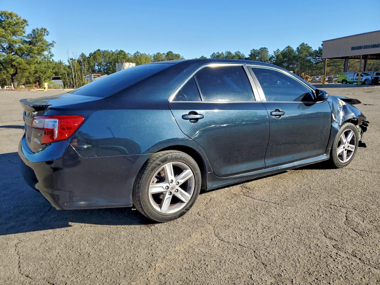 2013 TOYOTA CAMRY L photo 3
