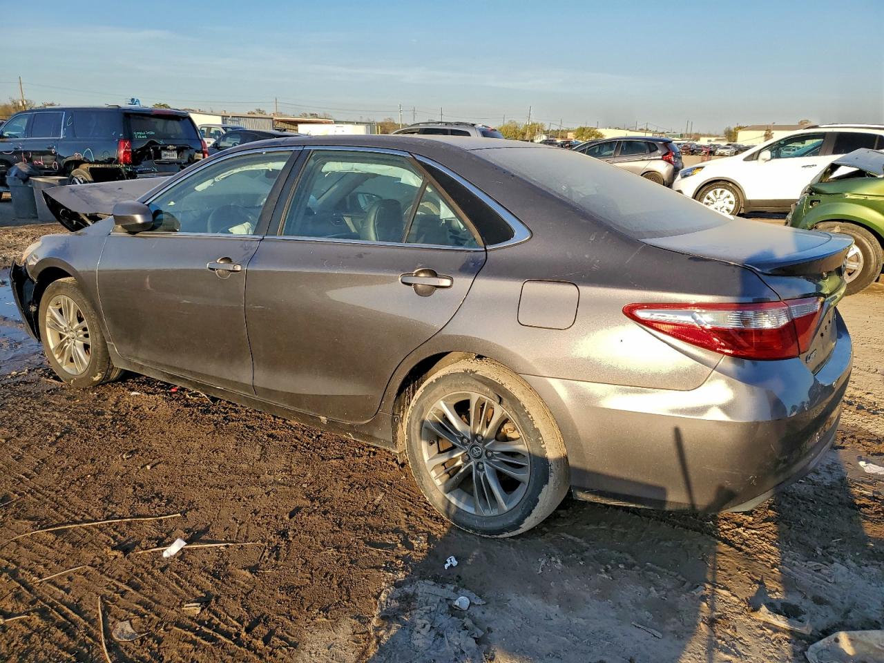 2017 TOYOTA CAMRY LE photo 2