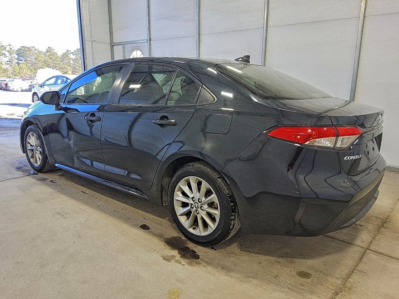 2021 TOYOTA COROLLA LE photo 2