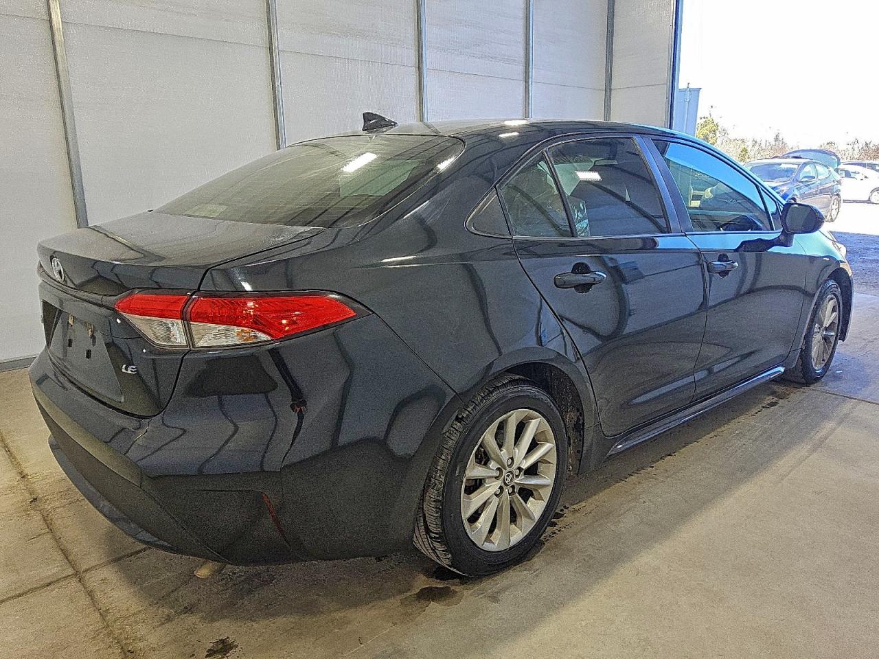 2021 TOYOTA COROLLA LE photo 3