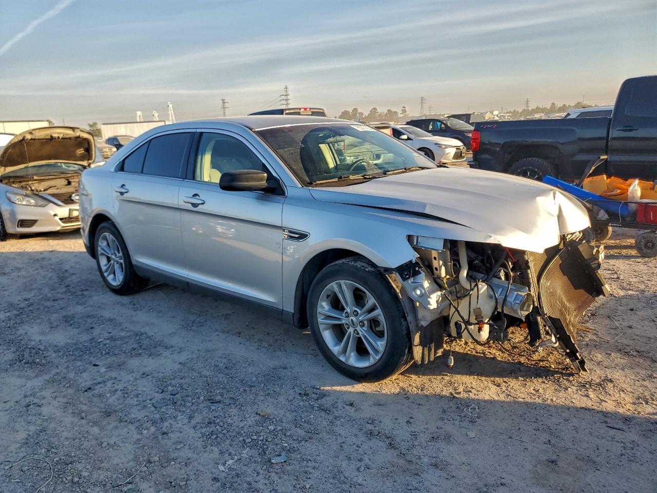 2019 FORD TAURUS SE photo 4