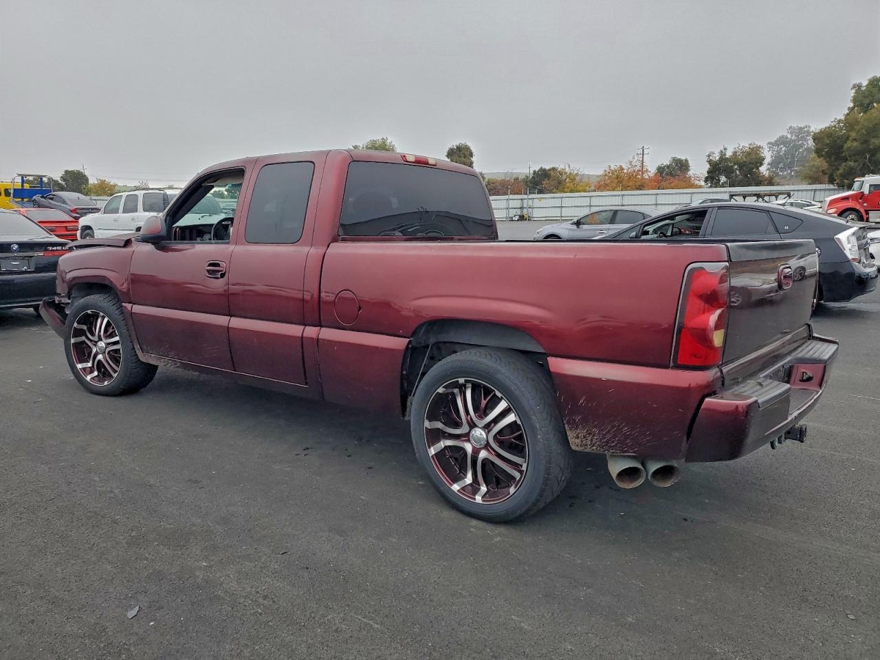 2004 CHEVROLET SILVERADO K1500 photo 2