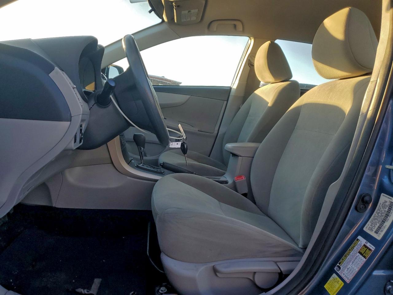 2013 TOYOTA COROLLA BASE photo 19