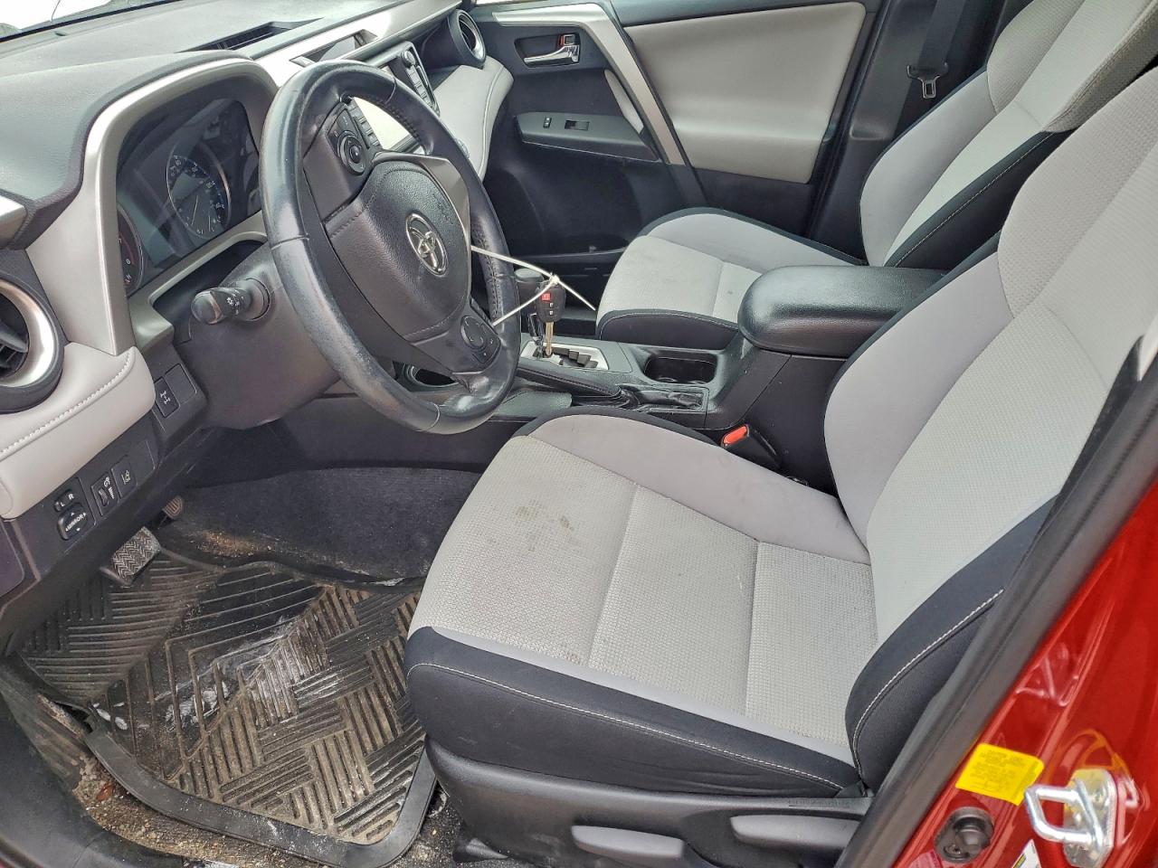 2017 TOYOTA RAV4 XLE photo 7