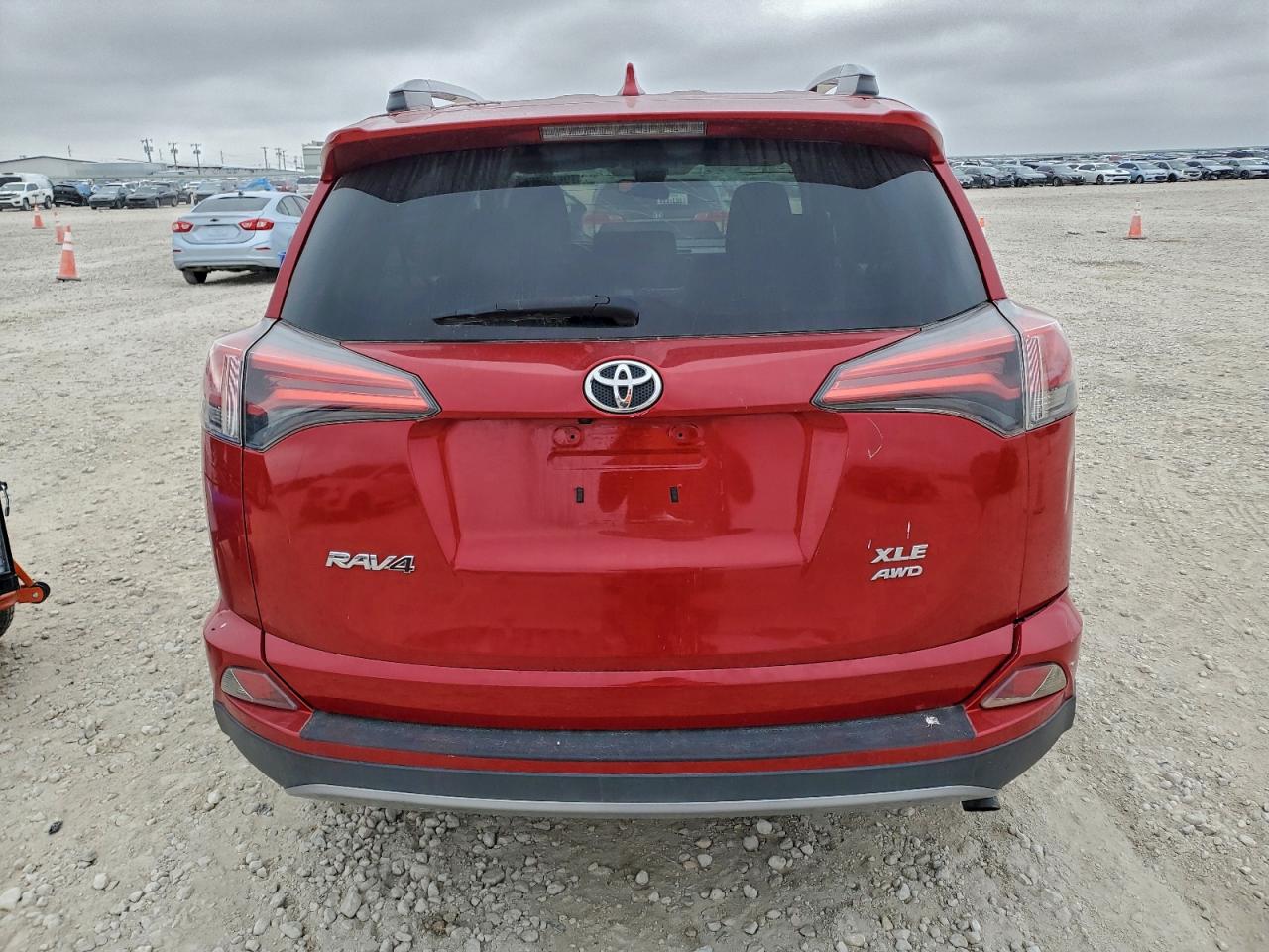 2017 TOYOTA RAV4 XLE photo 6