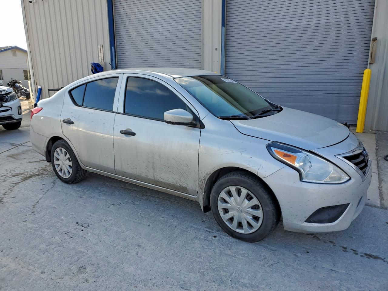 2018 NISSAN VERSA S photo 4