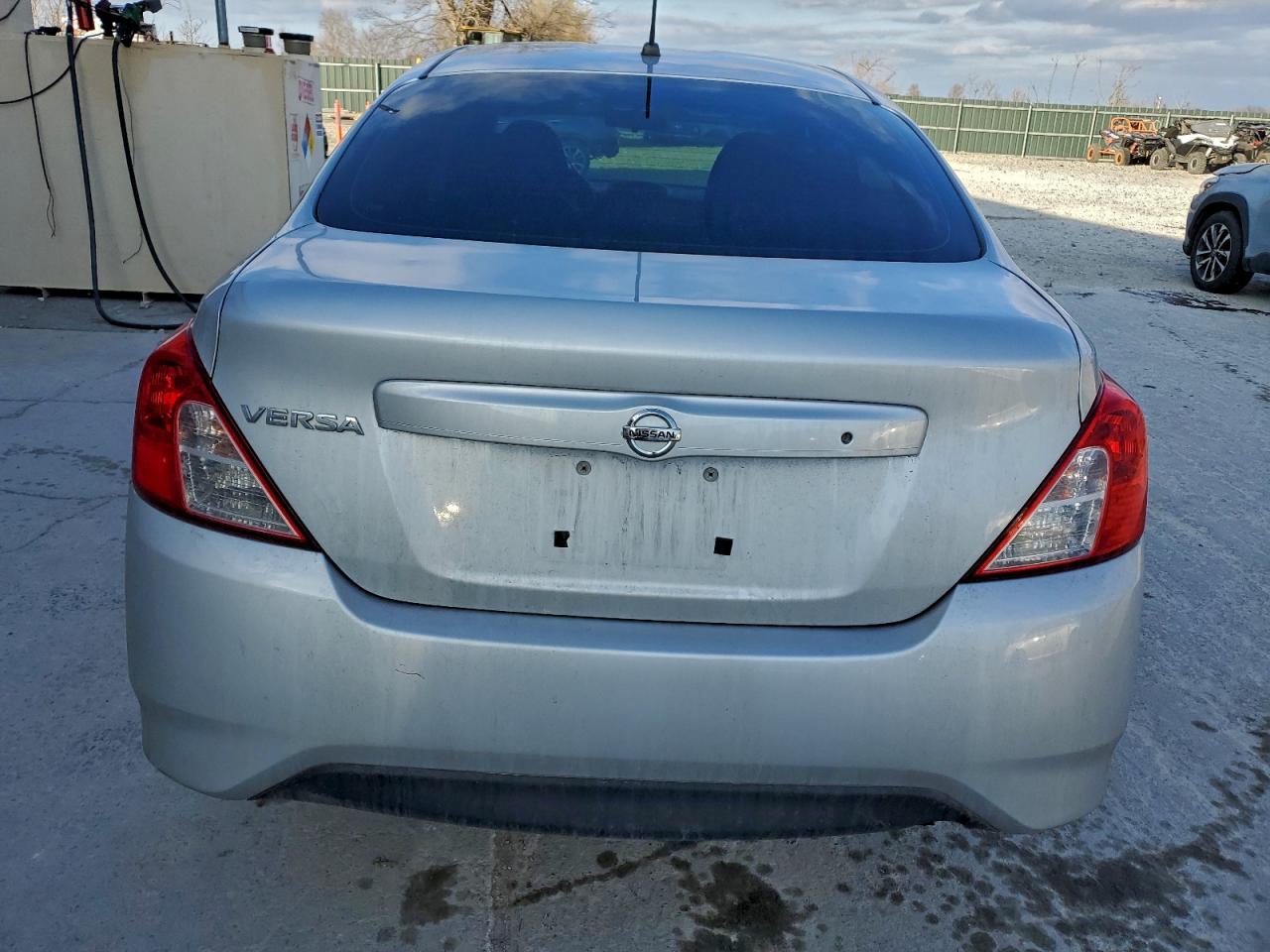 2018 NISSAN VERSA S photo 6