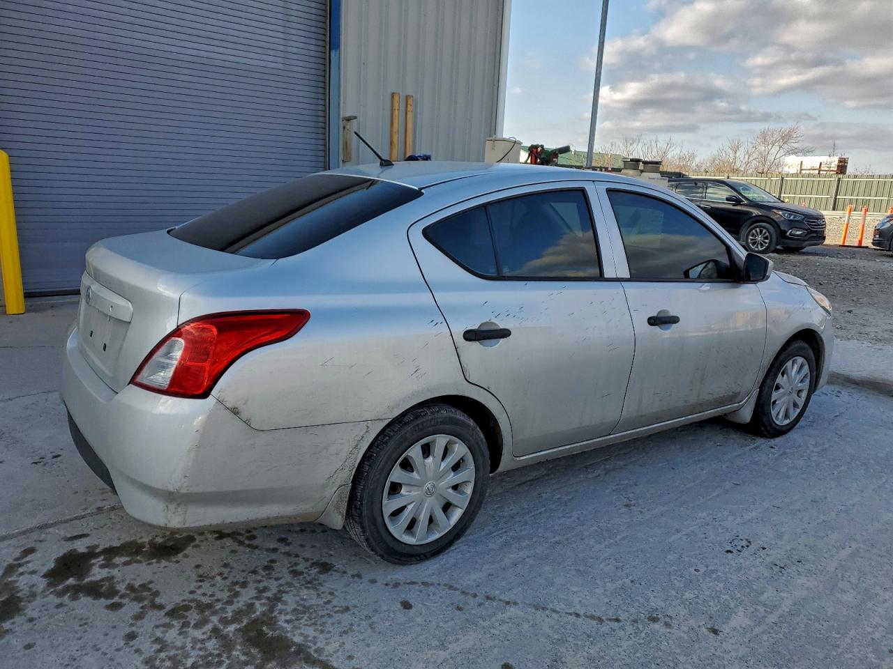 2018 NISSAN VERSA S photo 3