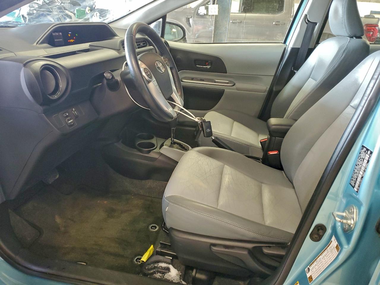 2013 TOYOTA PRIUS C photo 7