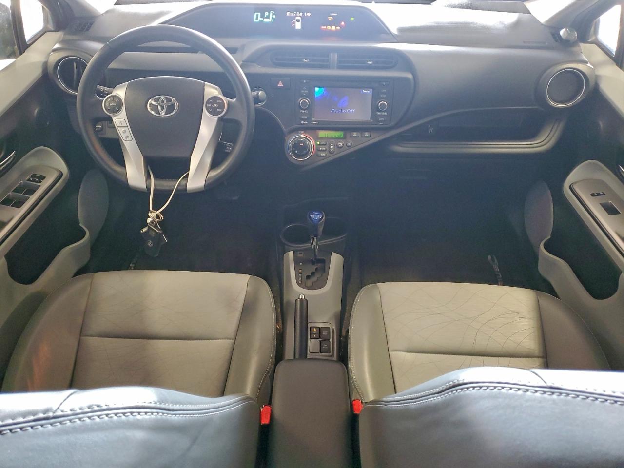 2013 TOYOTA PRIUS C photo 8