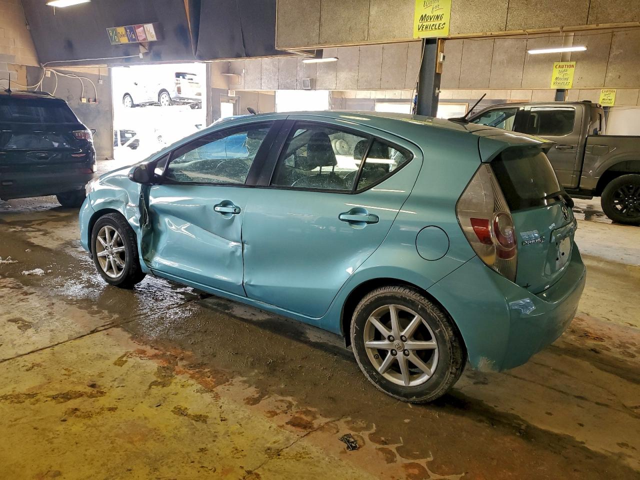 2013 TOYOTA PRIUS C photo 2