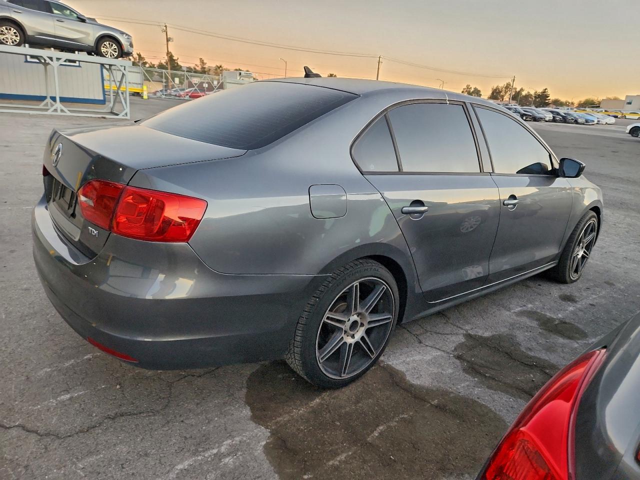 2014 VOLKSWAGEN JETTA TDI photo 3