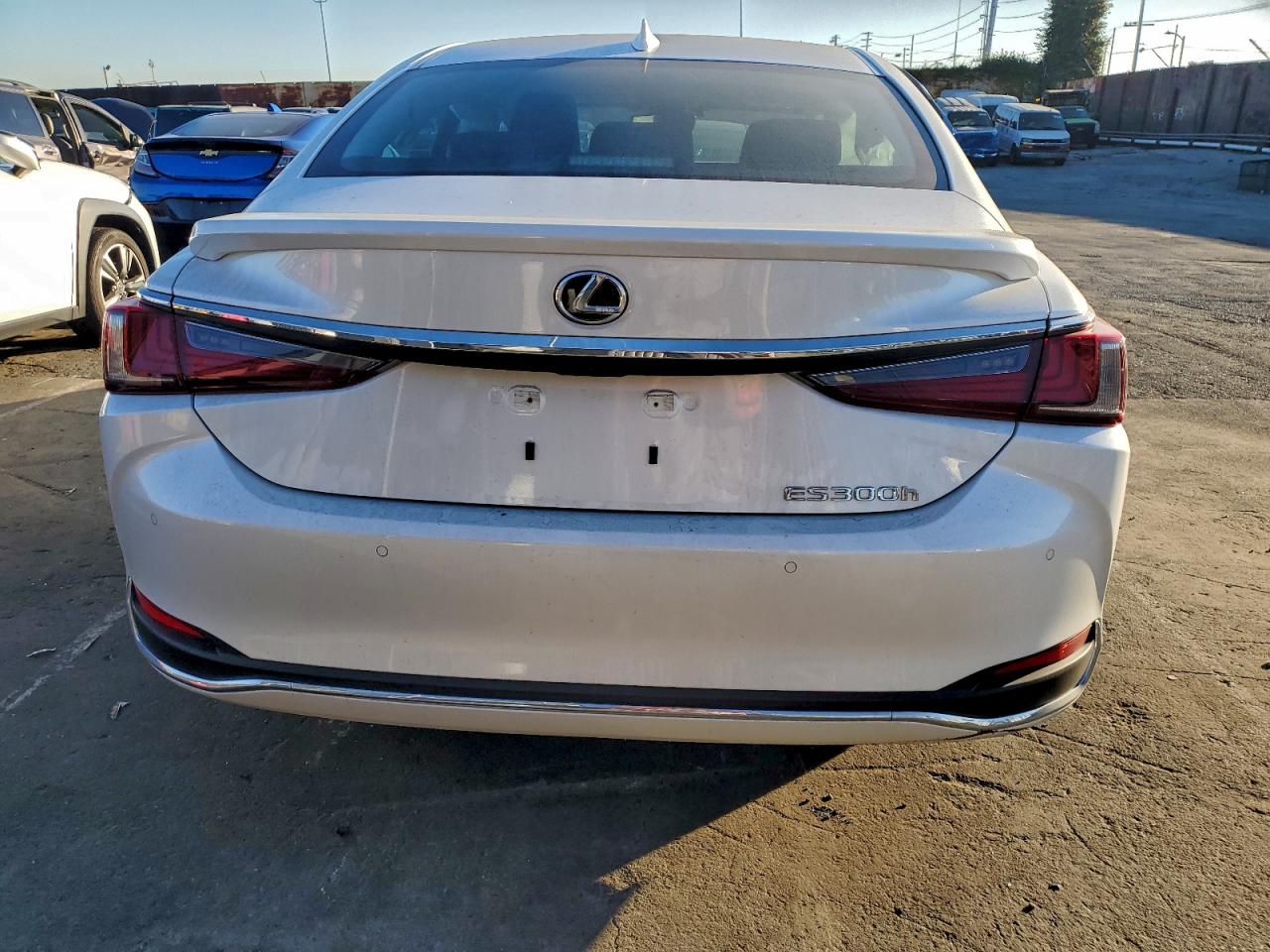 2025 LEXUS ES 300H BASE photo 6