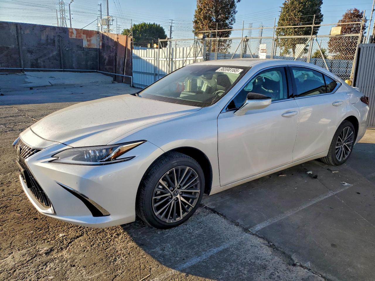 2025 LEXUS ES