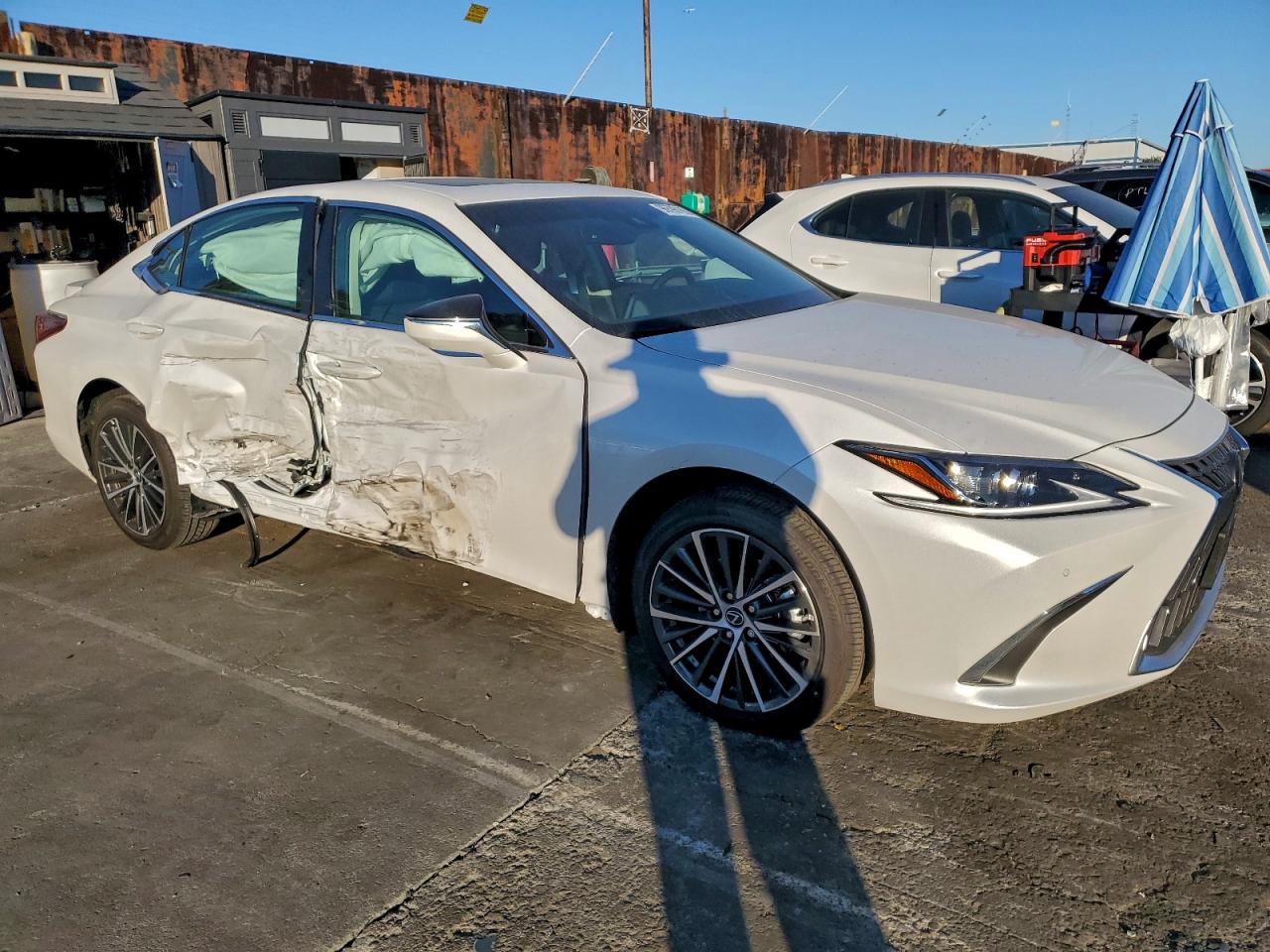 2025 LEXUS ES 300H BASE photo 4