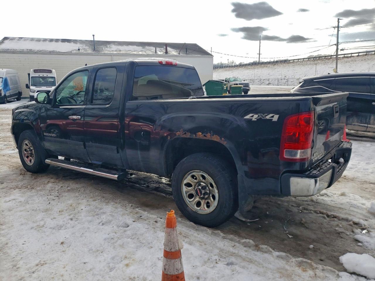 2011 GMC SIERRA K1500 SLE photo 2