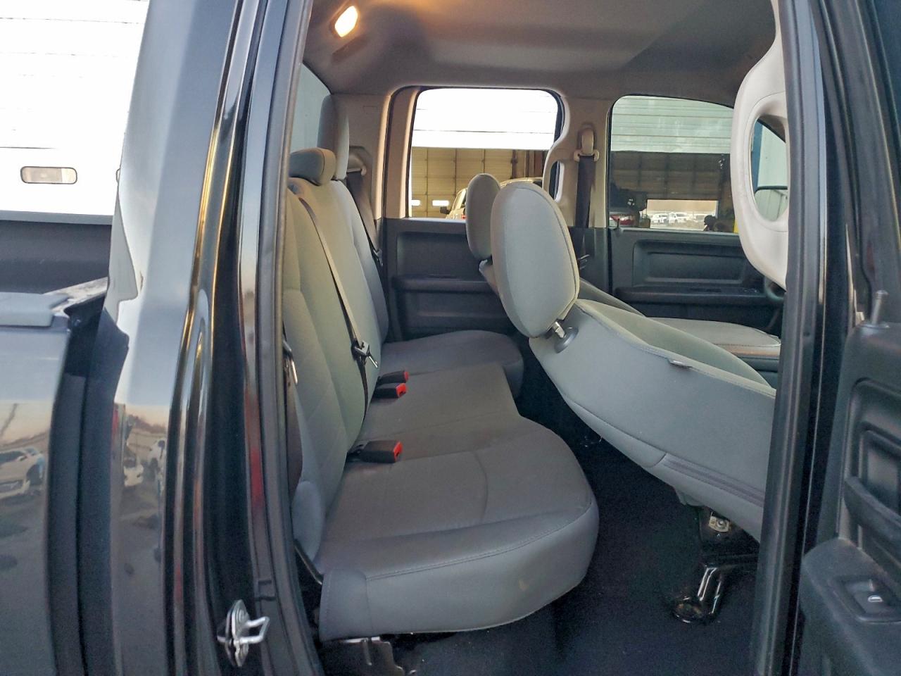 2017 RAM 1500 ST photo 10
