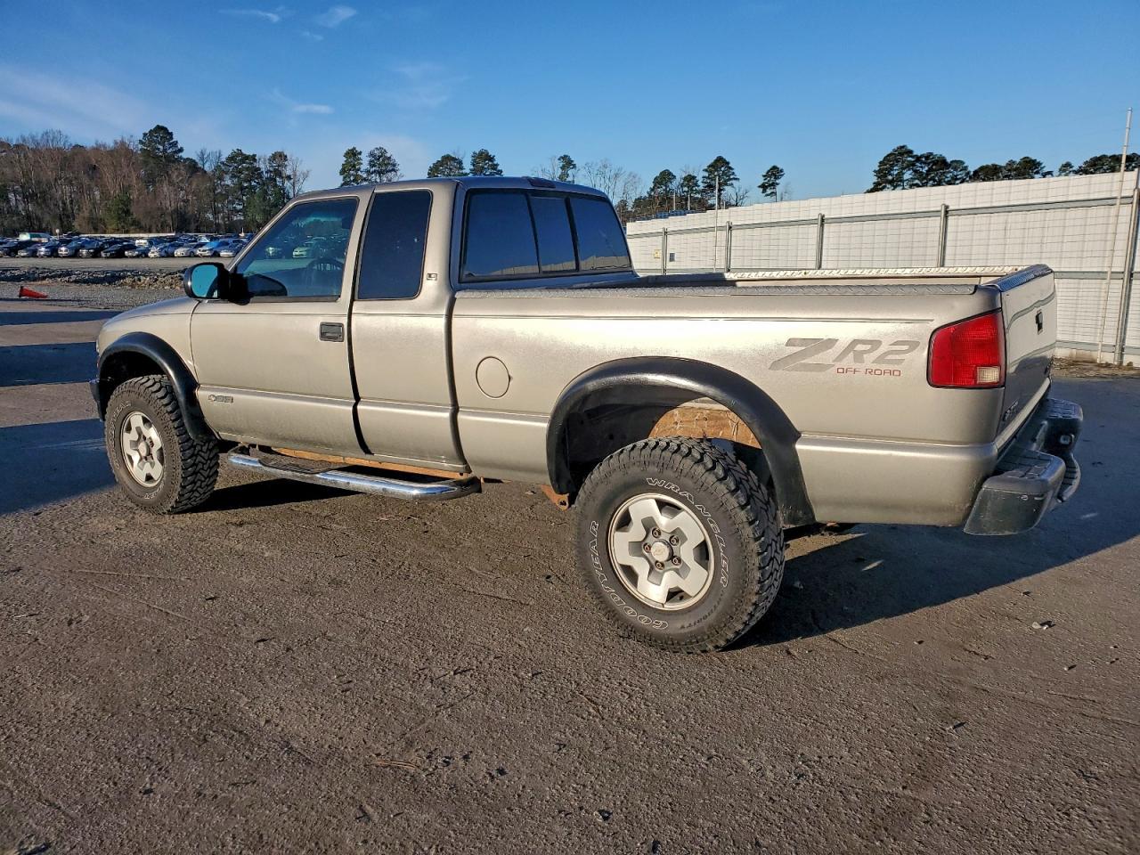 2001 CHEVROLET S TRUCK S10 photo 2
