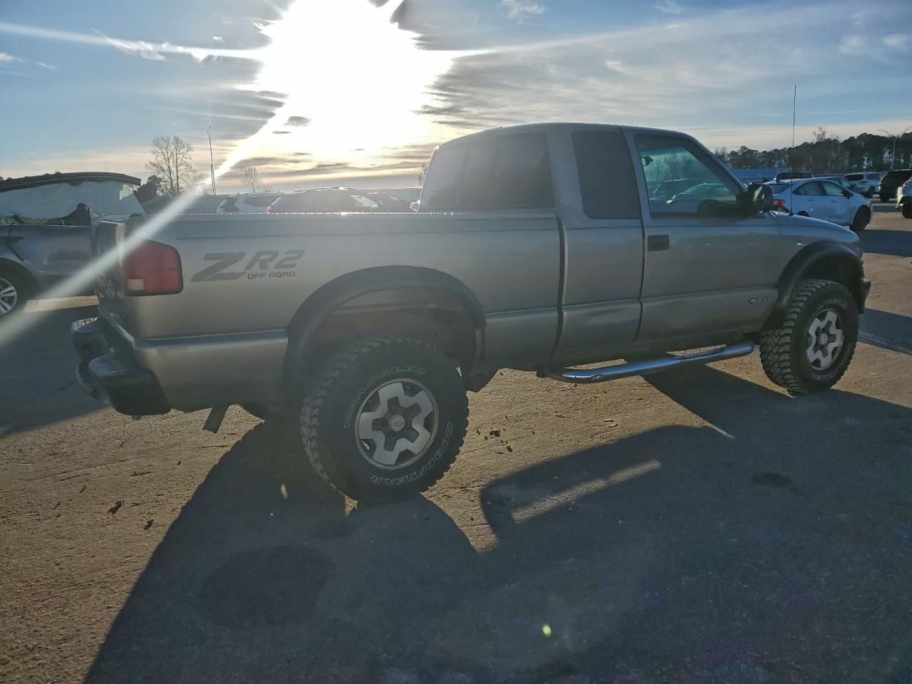 2001 CHEVROLET S TRUCK S10 photo 3