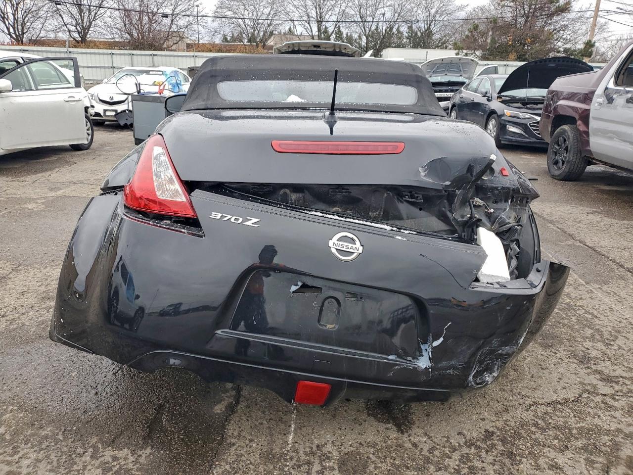 2016 NISSAN 370Z BASE photo 6