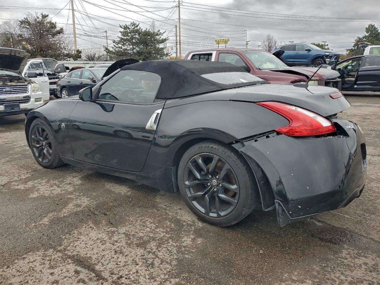 2016 NISSAN 370Z BASE photo 2