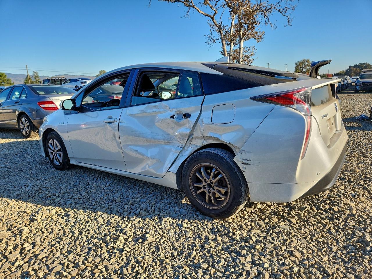 2017 TOYOTA PRIUS photo 2