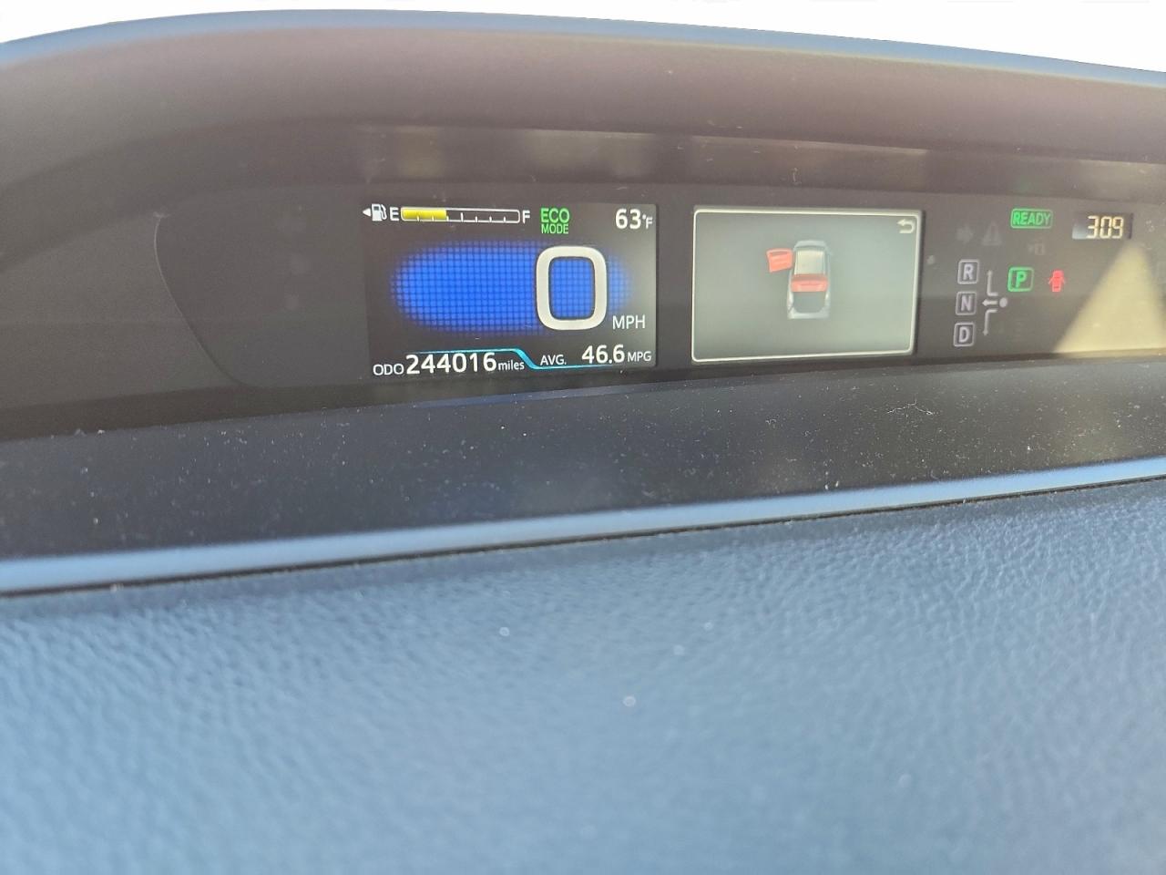 2017 TOYOTA PRIUS photo 9