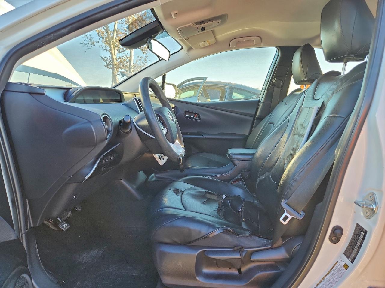 2017 TOYOTA PRIUS photo 7