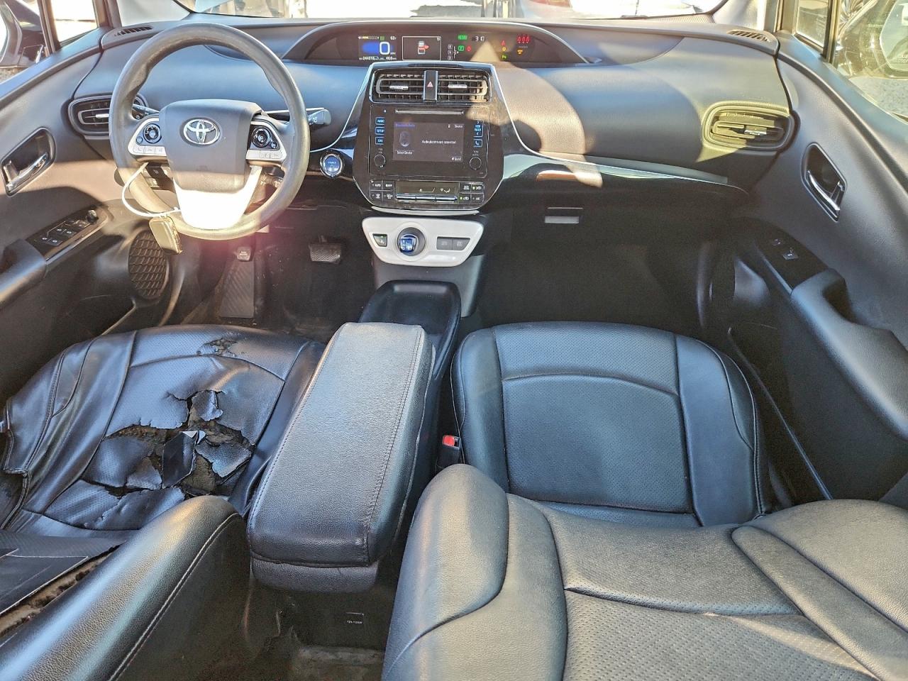 2017 TOYOTA PRIUS photo 8