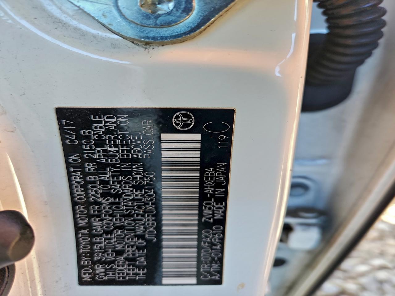 2017 TOYOTA PRIUS photo 12