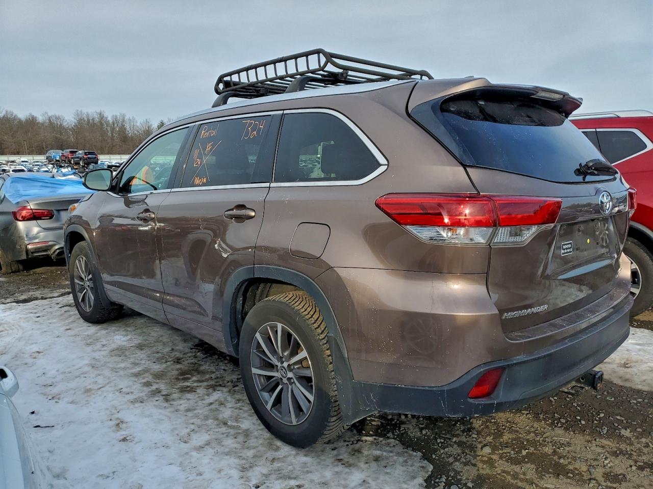 2018 TOYOTA HIGHLANDER SE photo 2