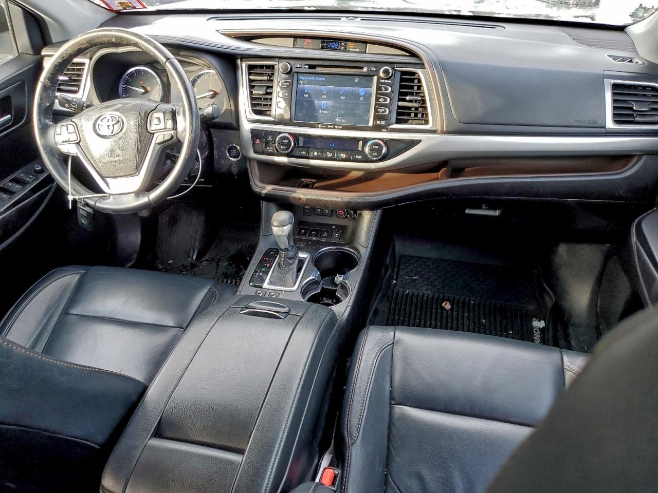 2018 TOYOTA HIGHLANDER SE photo 8