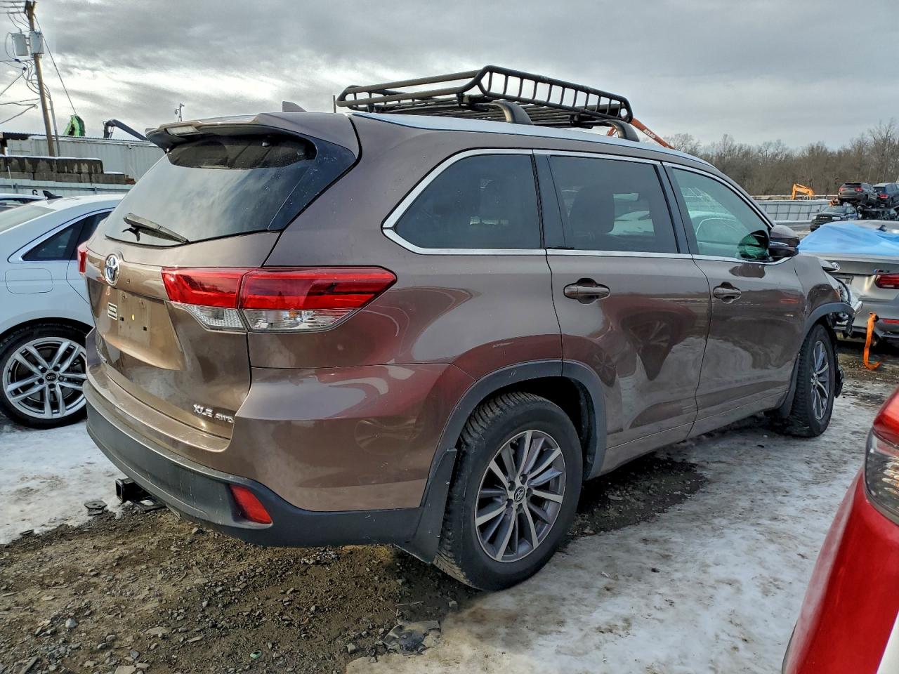 2018 TOYOTA HIGHLANDER SE photo 3