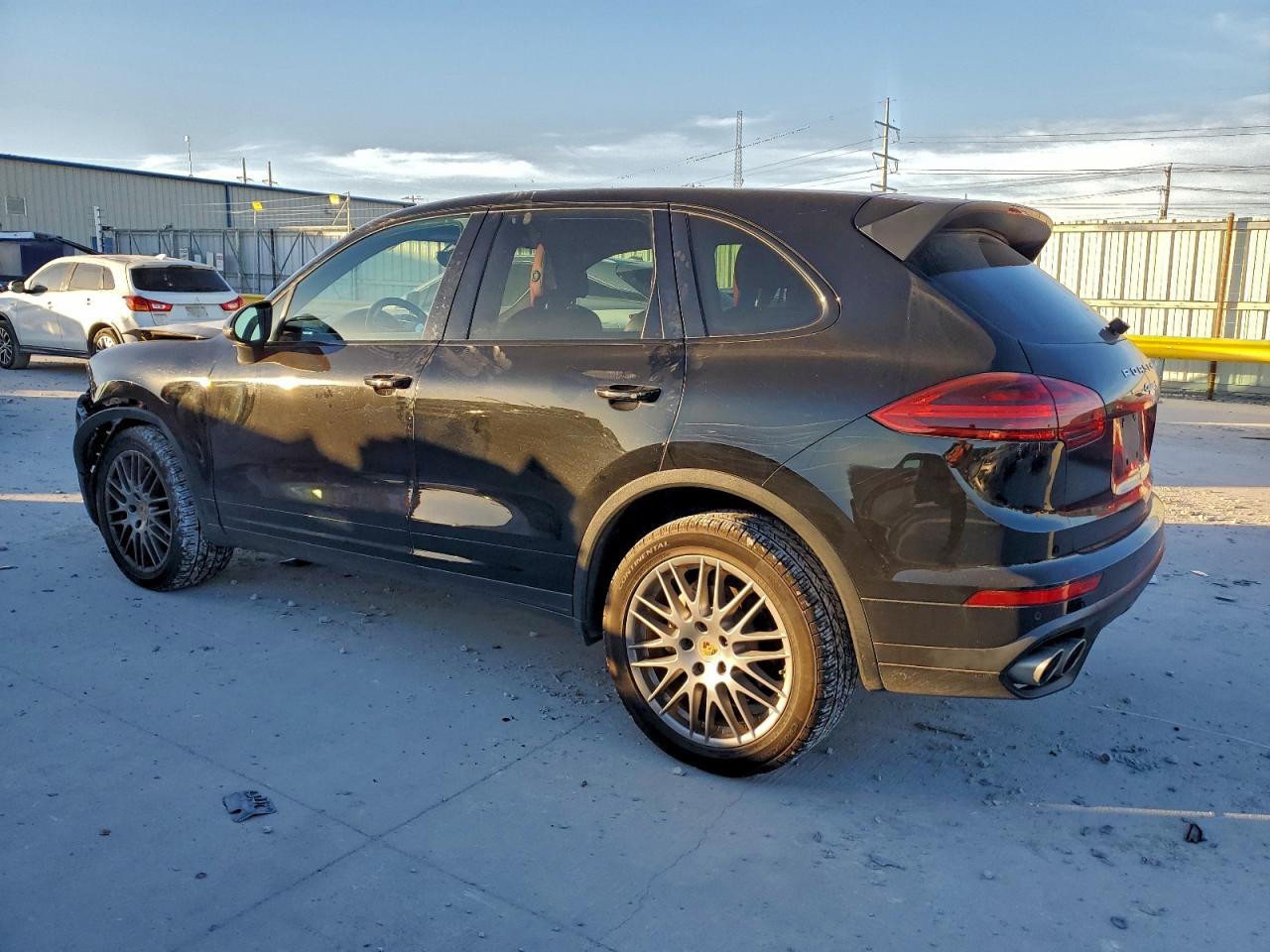 2017 PORSCHE CAYENNE S photo 2