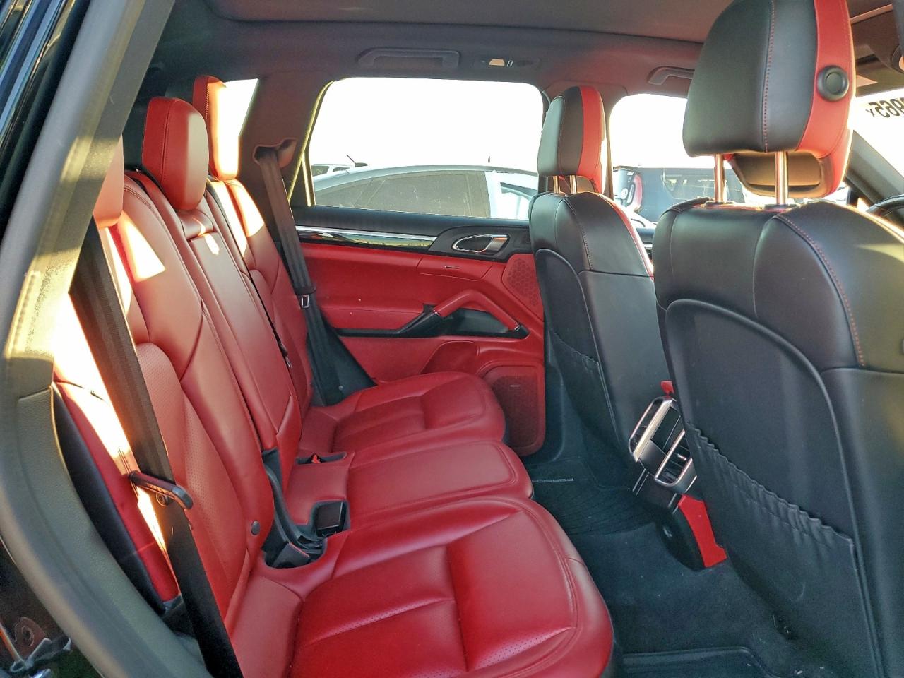 2017 PORSCHE CAYENNE S photo 10