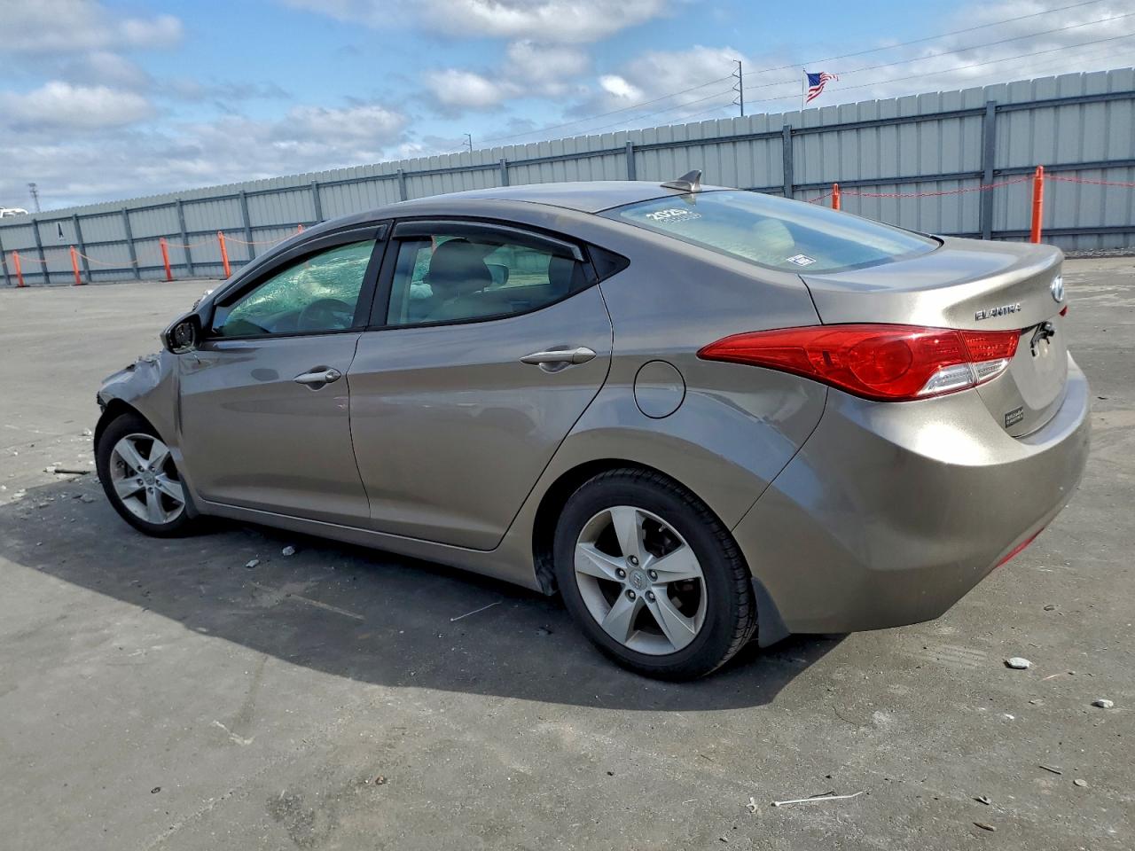 2013 HYUNDAI ELANTRA GLS photo 2