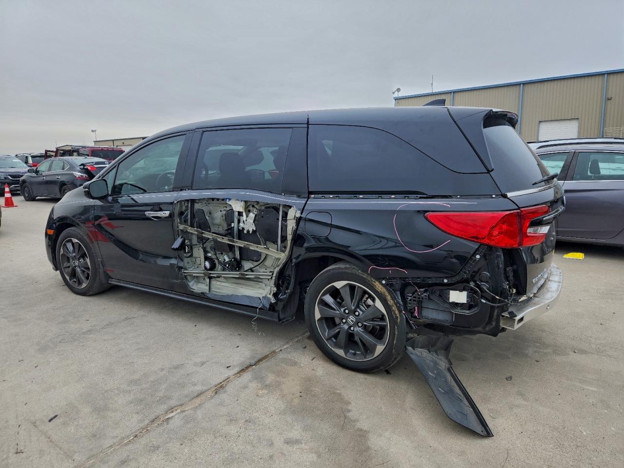 2024 HONDA ODYSSEY ELITE photo 2