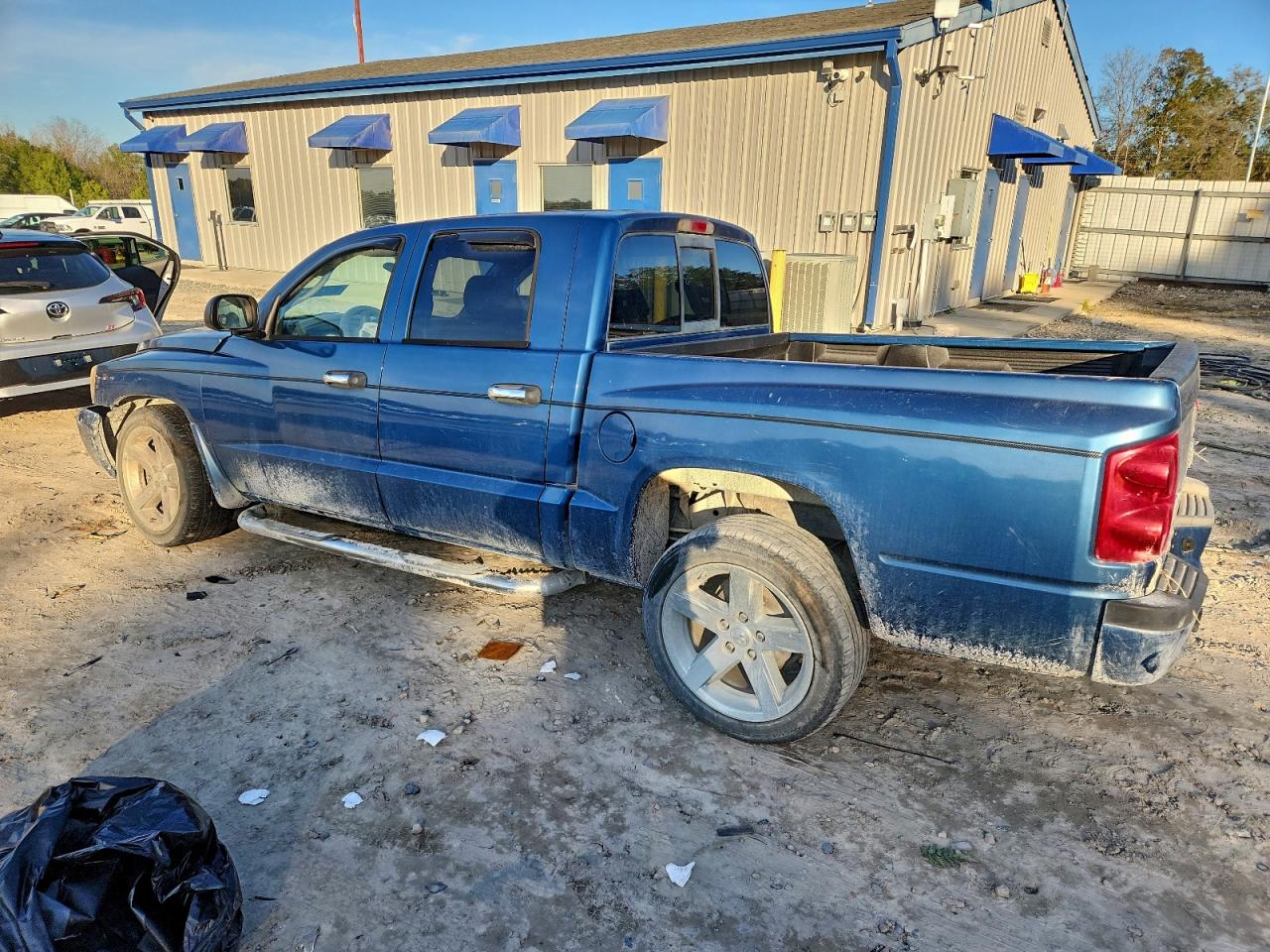 2005 DODGE DAKOTA QUAD LARAMIE photo 2