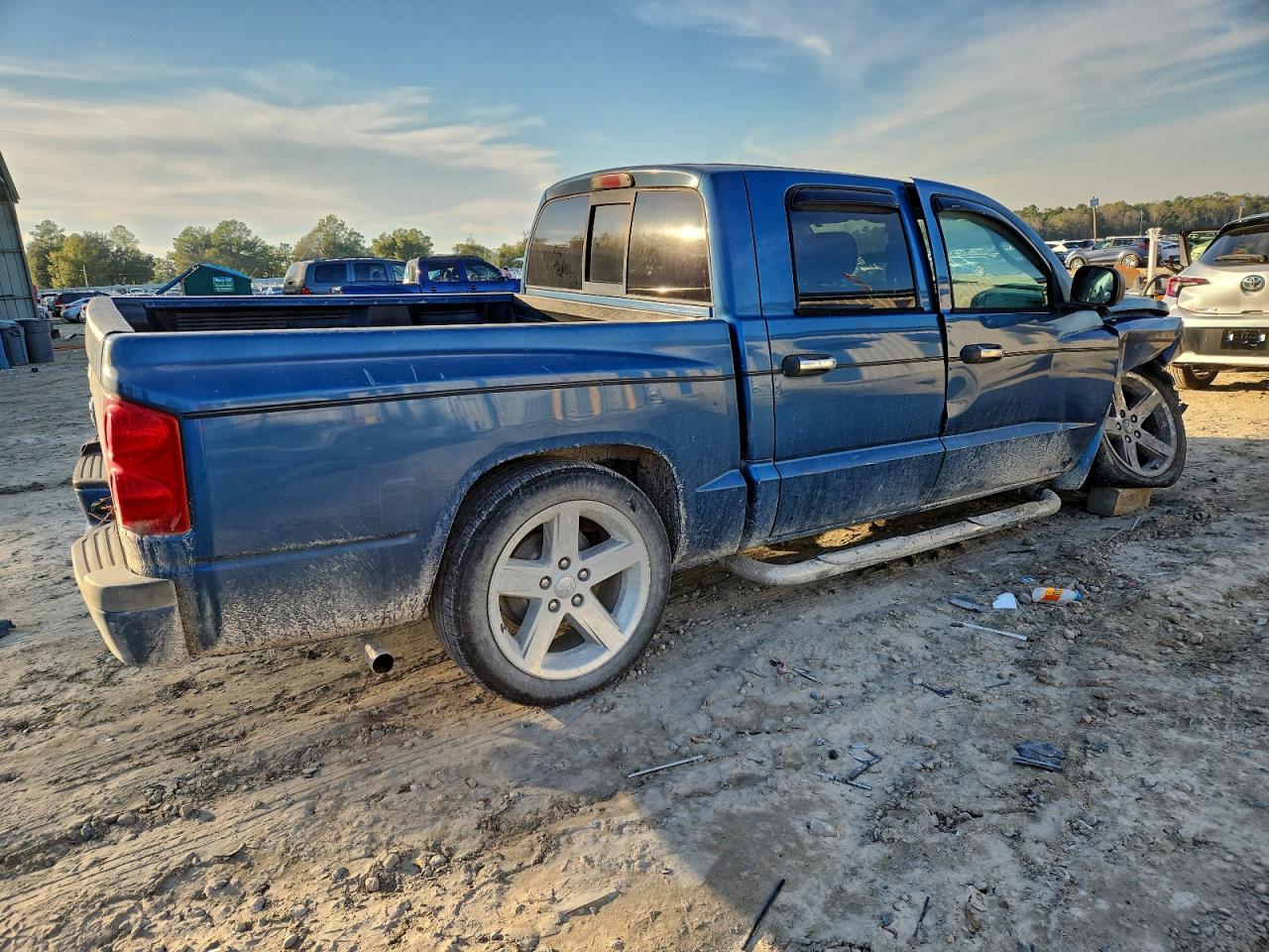 2005 DODGE DAKOTA QUAD LARAMIE photo 3