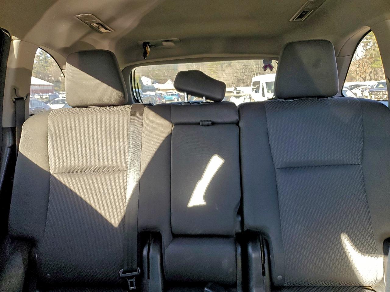 2016 TOYOTA HIGHLANDER LE photo 10