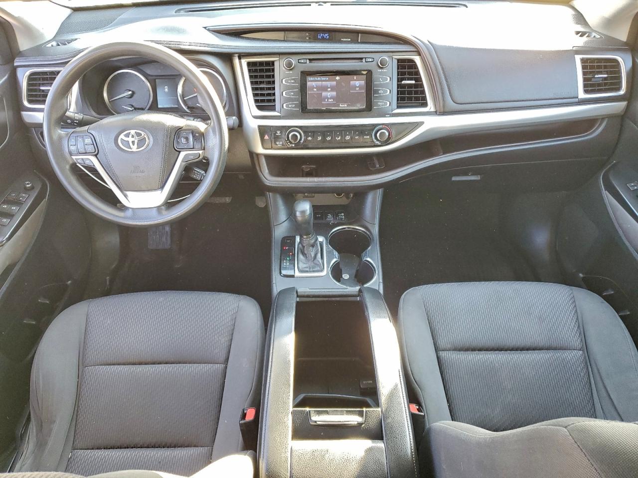 2016 TOYOTA HIGHLANDER LE photo 8
