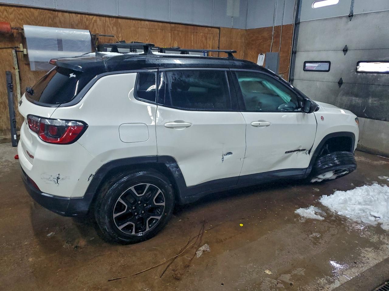 2019 JEEP COMPASS TRAILHAWK photo 3