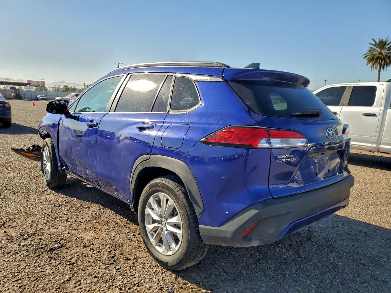 2025 TOYOTA COROLLA CROSS LE photo 2