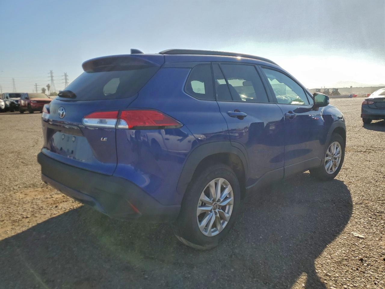 2025 TOYOTA COROLLA CROSS LE photo 3