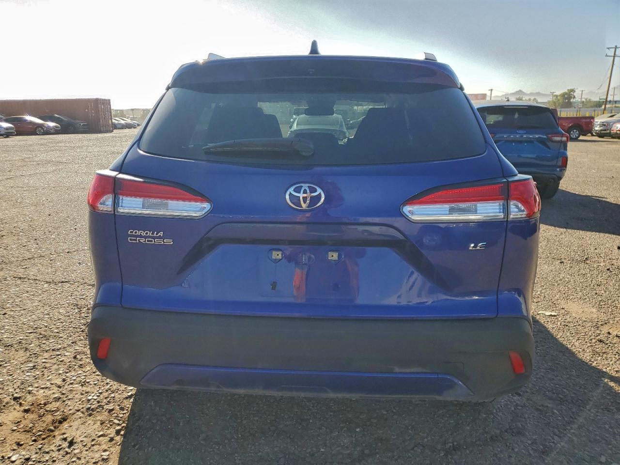2025 TOYOTA COROLLA CROSS LE photo 6