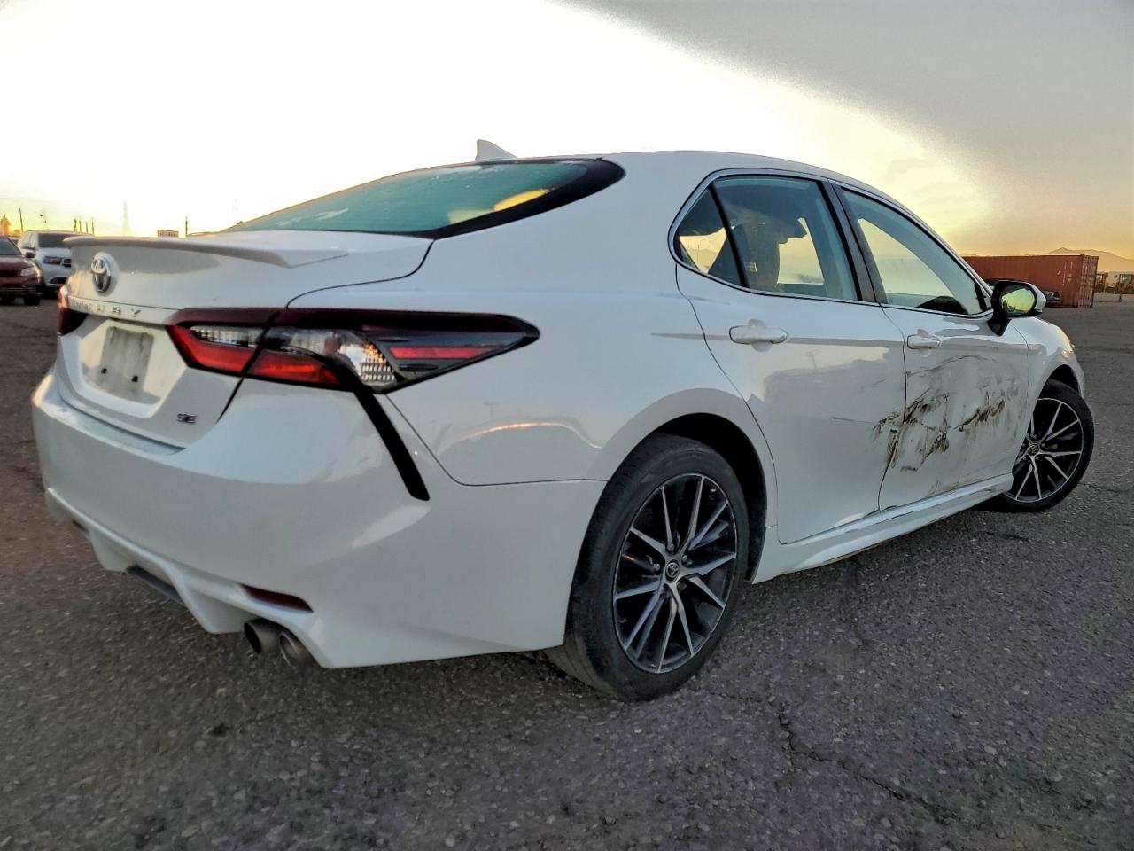 2021 TOYOTA CAMRY SE photo 3