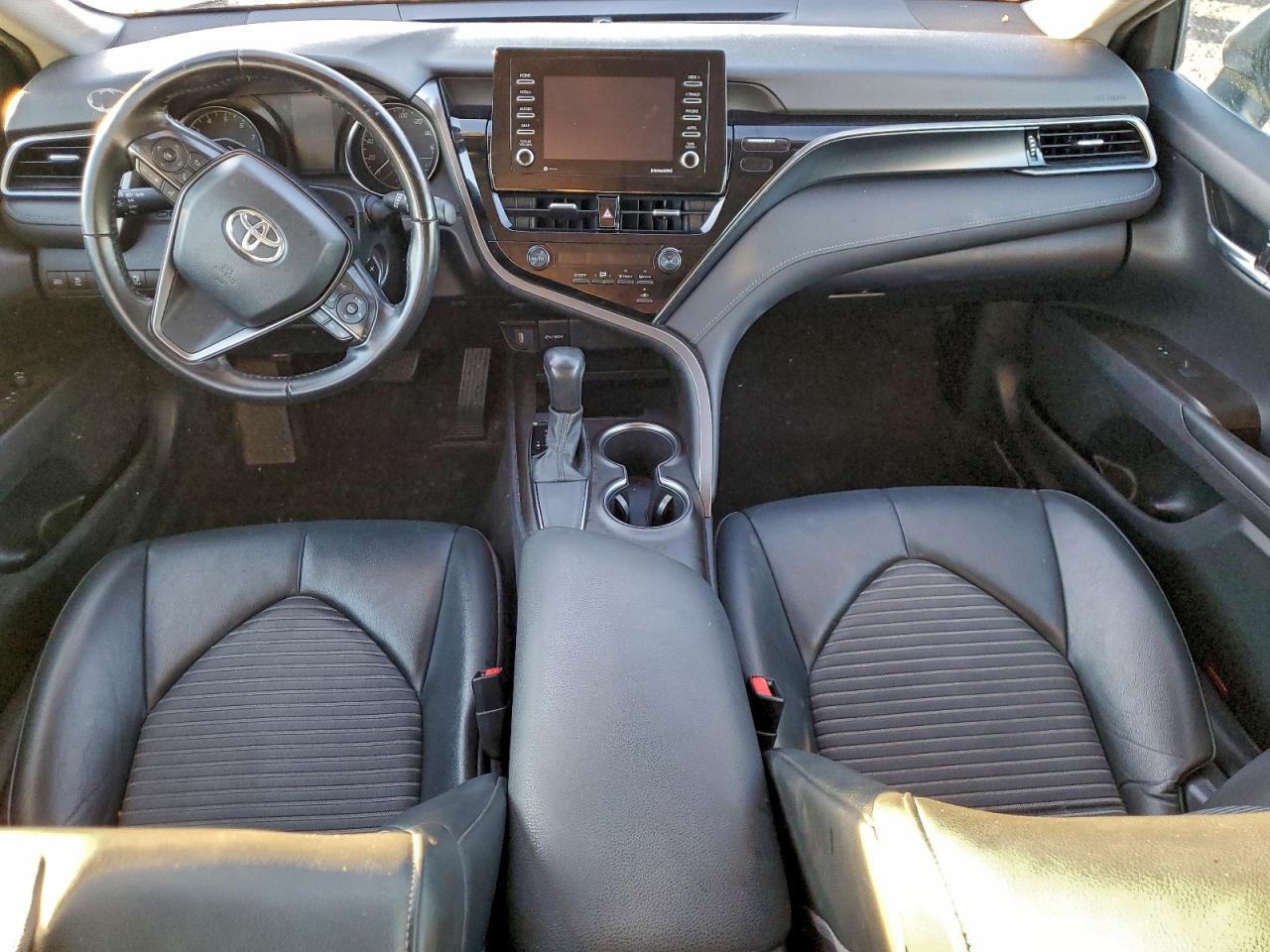 2021 TOYOTA CAMRY SE photo 8