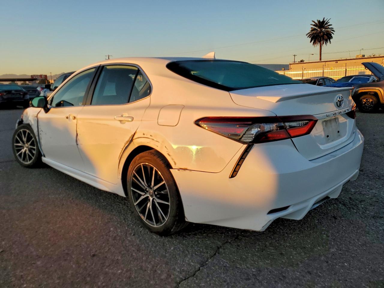 2021 TOYOTA CAMRY SE photo 2