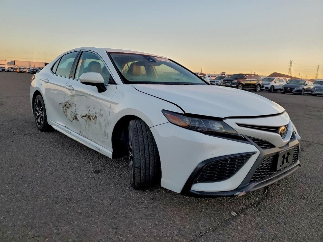 2021 TOYOTA CAMRY SE photo 4